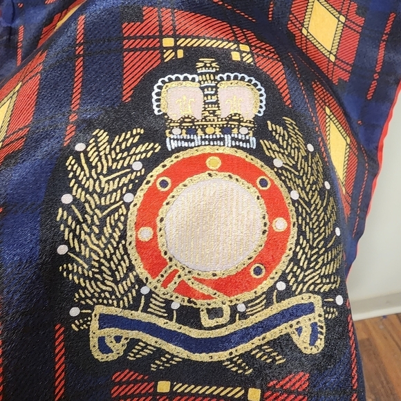 LORD AND TAYLOR Red 100% silk and wool lined Scarf - Picture 6 of 7